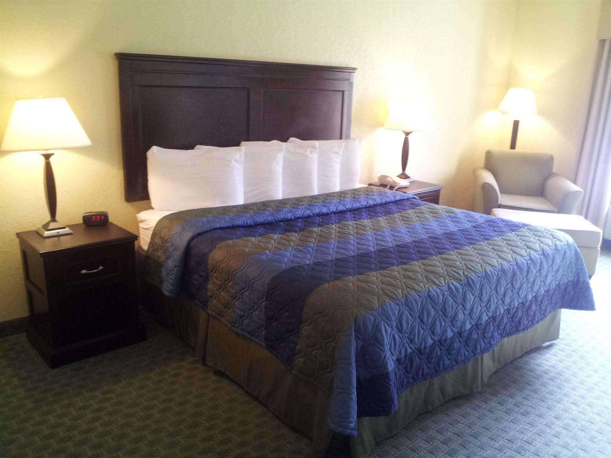 טסקלוסה Ambassador Inn & Suites מראה חיצוני תמונה