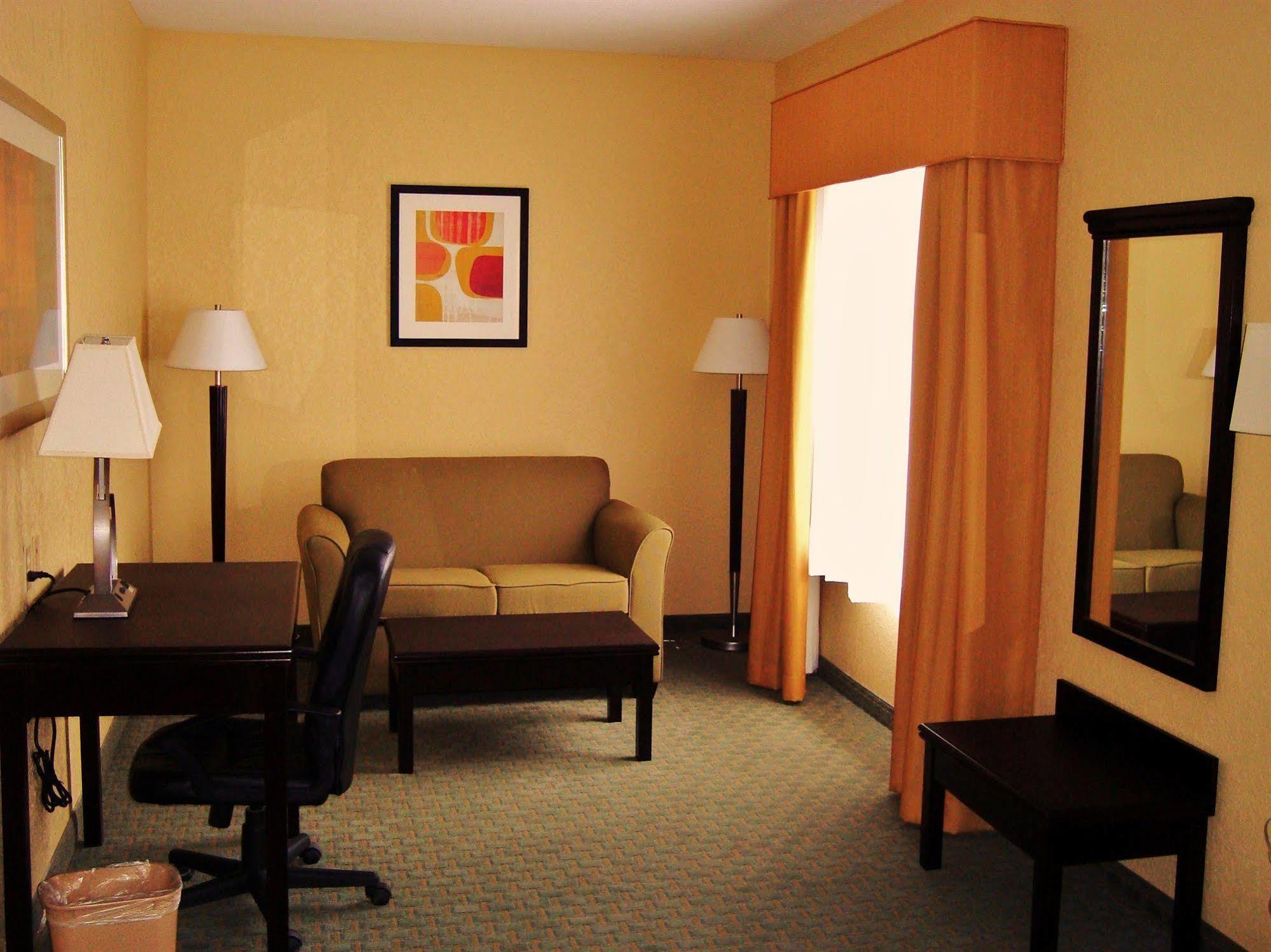 טסקלוסה Ambassador Inn & Suites מראה חיצוני תמונה